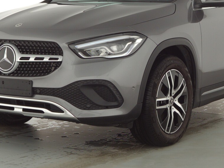 MERCEDES GLA180 PROGRESSIVE